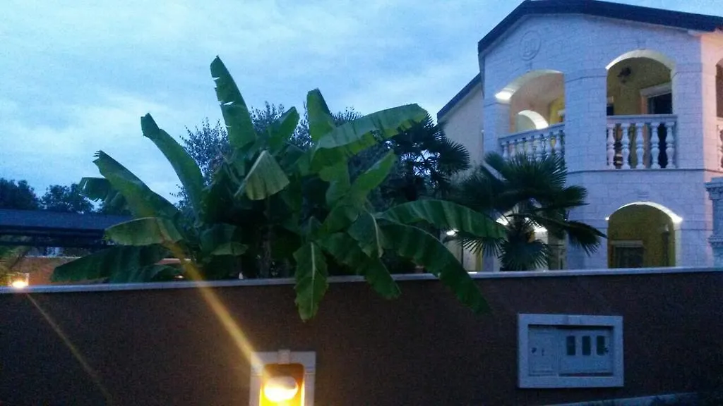 Apartments Barbara Πόρετς 0*,  Κροατία